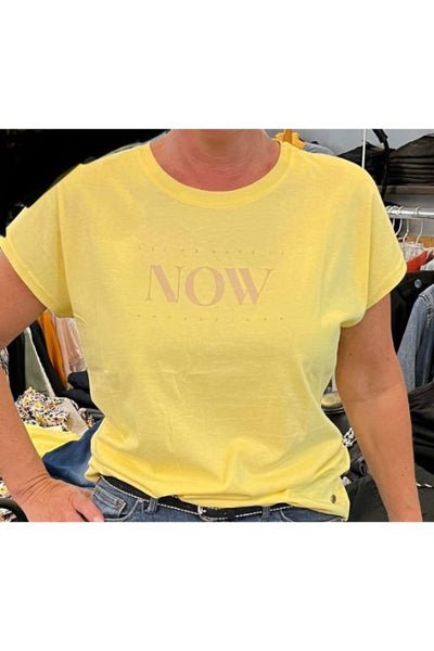 T-Shirt en 100% coton. manches courtes, encolure en rond, motifs légèrement brillant or Garcia- Boutique Atmosphère, Boutique Prêt à Porter pour hommes et Femmes, Rivière-Rouge